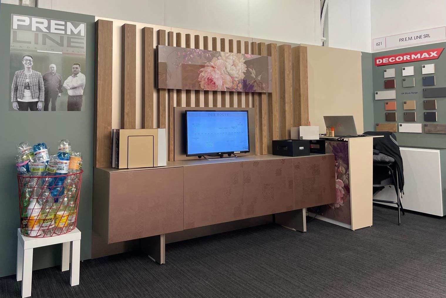 Surface Design Show è un evento dedicato ai materiali innovativi per ogni tipo di superficie. 
